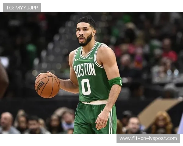 塔图姆持球不动,波士顿凯尔特人空间完全拉开